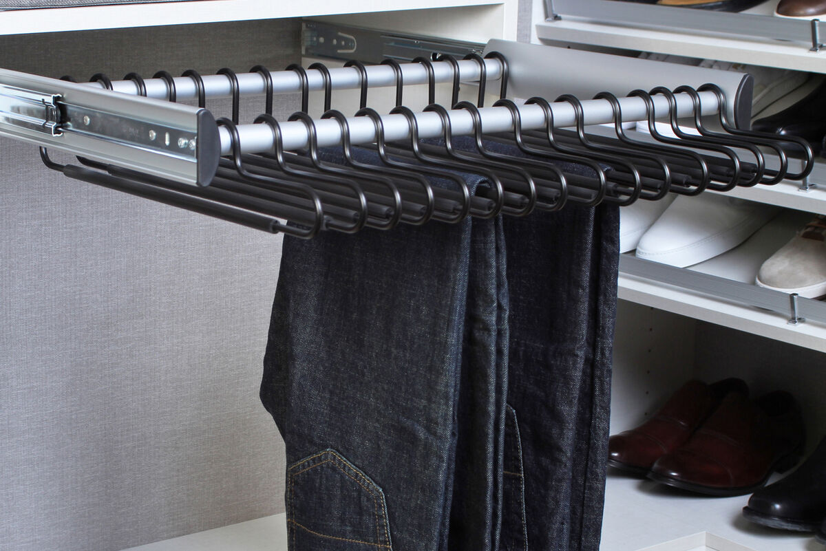 Sliding pants rack pull-out